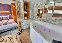 VIP Paris Yacht Hôtel & Spa - 1-Star