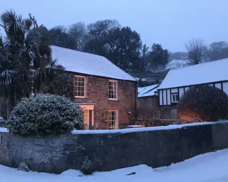 Spring Gardens B&B Hotels in Wadebridge