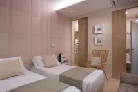 Tosca with Beach & Breakfast Included