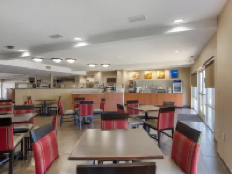 コンフォート スイーツ フォリー フォーリーのホテル