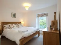 Bronfelin & Troed-y-Rhiw Holiday Cottage