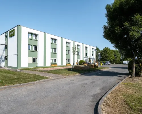 ทักทาย ชาร์ตร์ เอสต์ โรงแรมในชาทร์