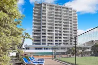 엘루에라 타워 비치프론트 아파트먼츠 Sunshine Coast Regional Council 주변 호텔