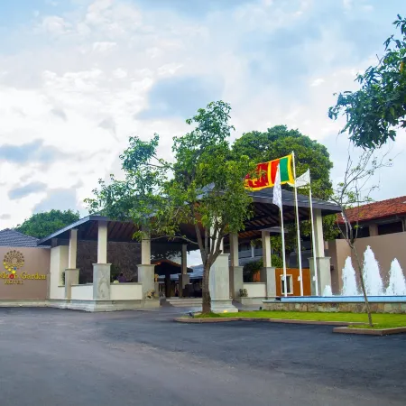 The Full Moon Hotel Katunayake