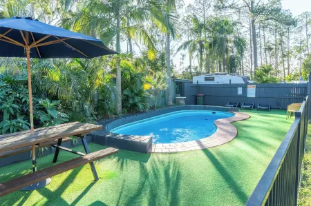 Landsborough Holiday Park Отели в г. Болд Ноб