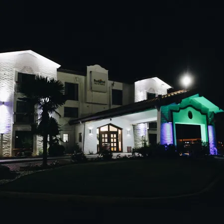 All Seasons Inn & Suites