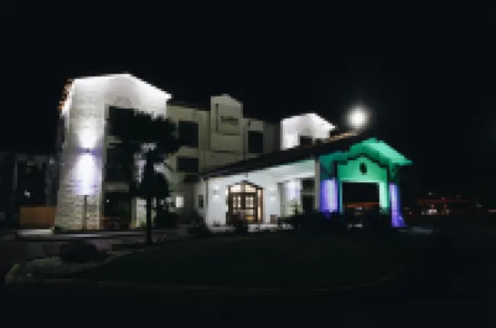 All Seasons Inn & Suites