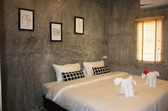 ห้องสแตนดาร์ด เตียงใหญ่ 1 เตียง วิวสวน