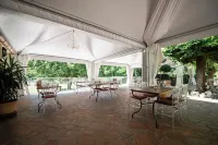 Logis Hôtels - Hôtel Restaurant Domaine les Falaises Hotels in Martel