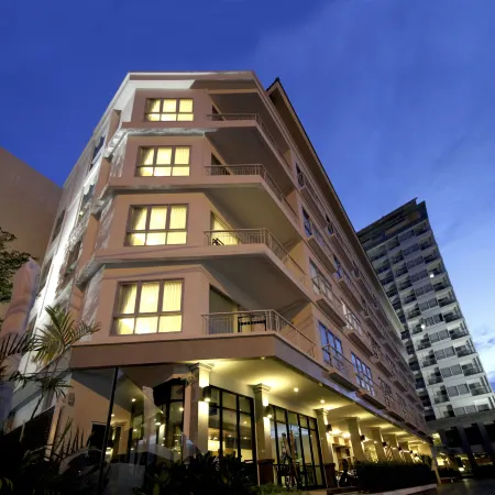Kantary Hotel Ayutthaya Отели рядом с достопримечательностью «Ват Куди Дао»