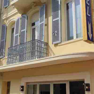 Nouvel Hotel Saint Raphael l Centre ville l Bord de mer Hotel Exterior