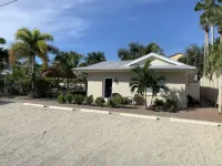 Twin Palms at Siesta Hotels in Osprey