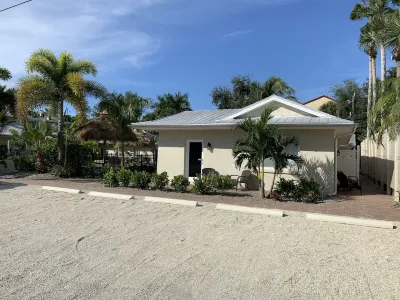 Twin Palms at Siesta Hotels in Osprey