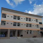 V2 Hotel فنادق في Chaloem Phra Kiat