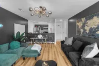 2-BR 1.5 blocks from beach w Pool!
