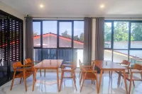 Urbanview Hotel Nardis Living near UMY