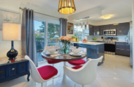 Rare Waterfront Gem — Walk to Clearwater Beach • Sleeps 6