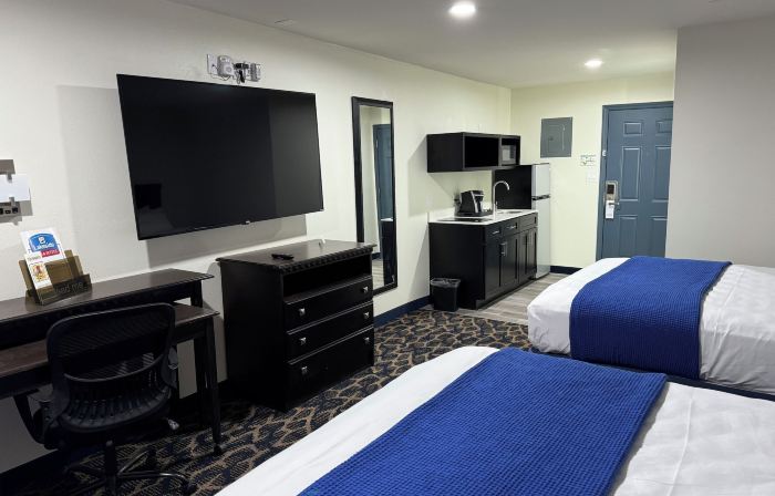 Lakeside Inn & Suites