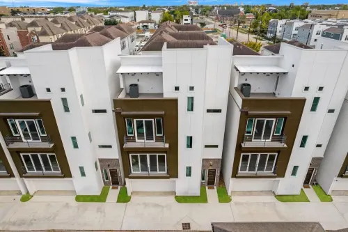 Luxurious 3 Bed3 Bath Near Downtown Houston