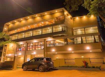 The Hut Restaurant & Boutique Hotel