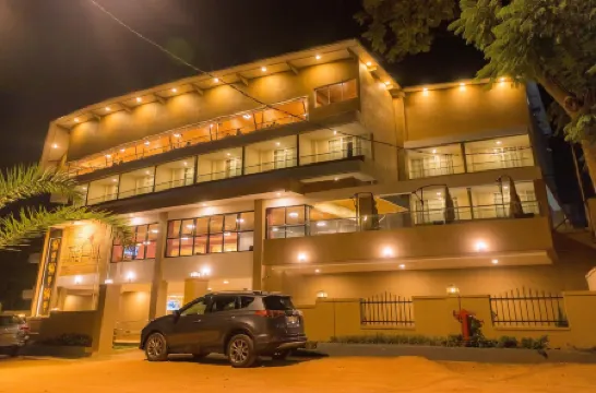 The Hut Restaurant & Boutique Hotel