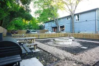 Prime Soco Chic 2BR King Suite w Pool Parking
