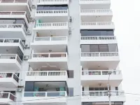 Apartment - Sleeps & Free Parking Hotels in Salinas