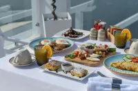 Above Blue Suites - Breakfast