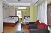 Sunny Guest House and Cafe