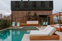 The Click Clack Hotel Medellín - ที่มีสระว่ายน้ำ
