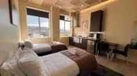 The Post Hotel Hotels in Поріруа