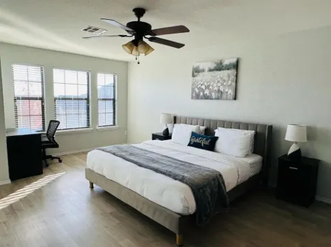 Autin - Family & Groups - Modern Lux