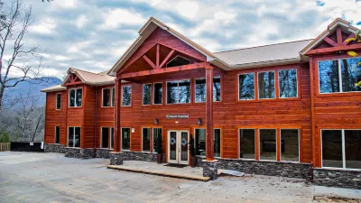 Breathtaking 14Br Cabin: Elevator Views Games Hot Tubs Galore Отели в г. 