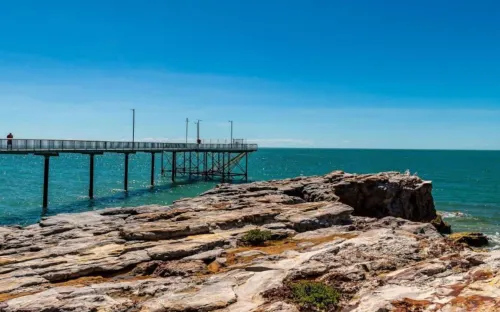 City Living Modern Outdoordining Private Yard Hotels in Alawa