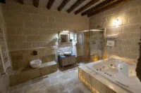 Underground Cave Suites Hotel - baignoire