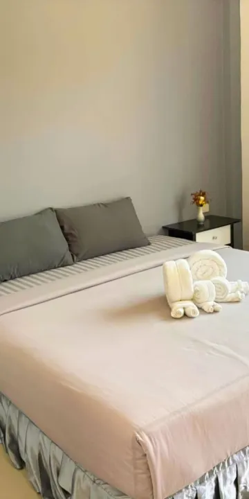 ห้องดีลักซ์ เตียงใหญ่ พร้อมวิวสวน