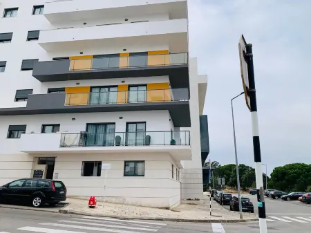 Modern Flat Near Lisbon Отели в г. Корройюш