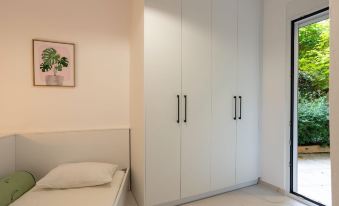 Renovated 2-Bedroom Apt Near the Athenian Coast