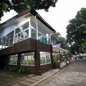 Luljetta's Garden Suites Hotel Exterior