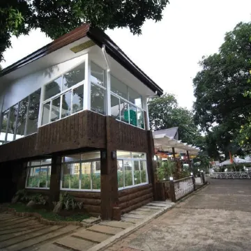 Luljetta's Garden Suites