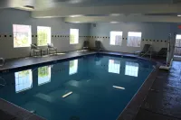 貝斯特韋斯特火山口湖高速公路懷特城/梅德福酒店 - 泳池