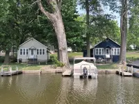 Newland's Resort: Cozy Channel Front Cottage #1 on Indian Lake with a Boat Dock