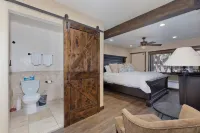 Mammoth Condo, 2 Beds+ 2 Baths, Next to Canyon Lodge-Mammoth Ski & Racquet Club