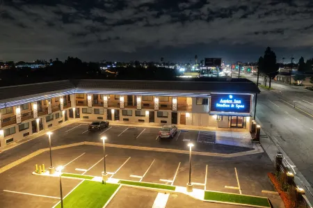 Aspire Inn Studios & Spas Отели в г. Парамаунт