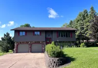 Cinnebar Hideaway ~ Private & Close to Ski Hills!