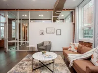 Chic Retreat - Historic Loft, Private Amenities, Downtown Hotels in Pawtucket