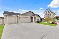 Modern, Luxurious 4-bedroom Centrally located home Hoteles en Nampa