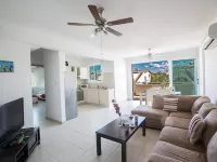 Apt. Faye, Beautiful 2Bdr Pernera Apartment