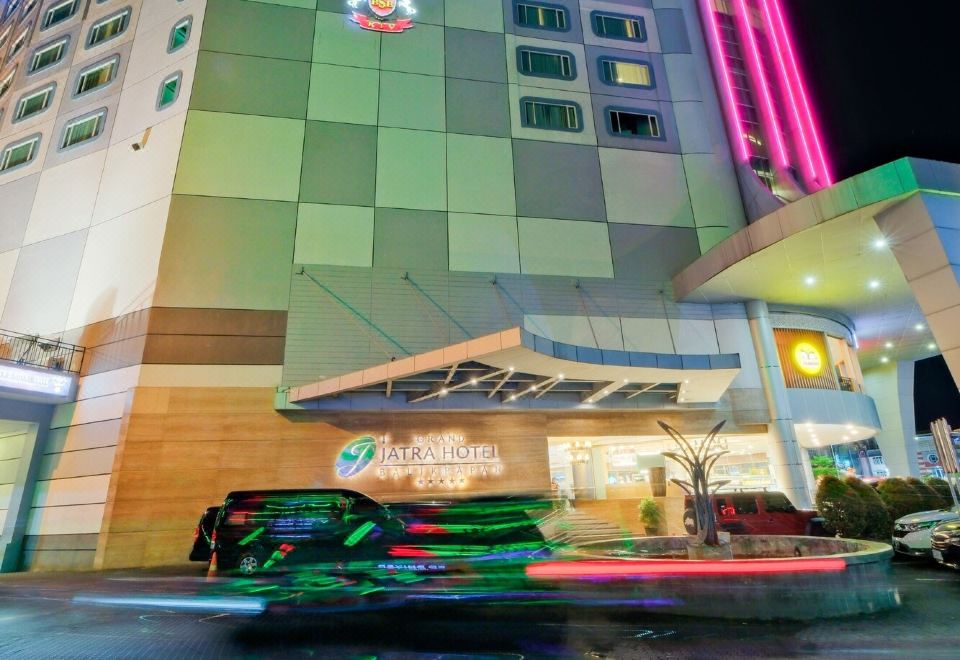 그랜드 자트라 호텔의 깔끔한 객실 내부