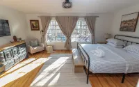 East Stroudsburg Chalet-4BR,Bar,Hot-tub,Fireplace